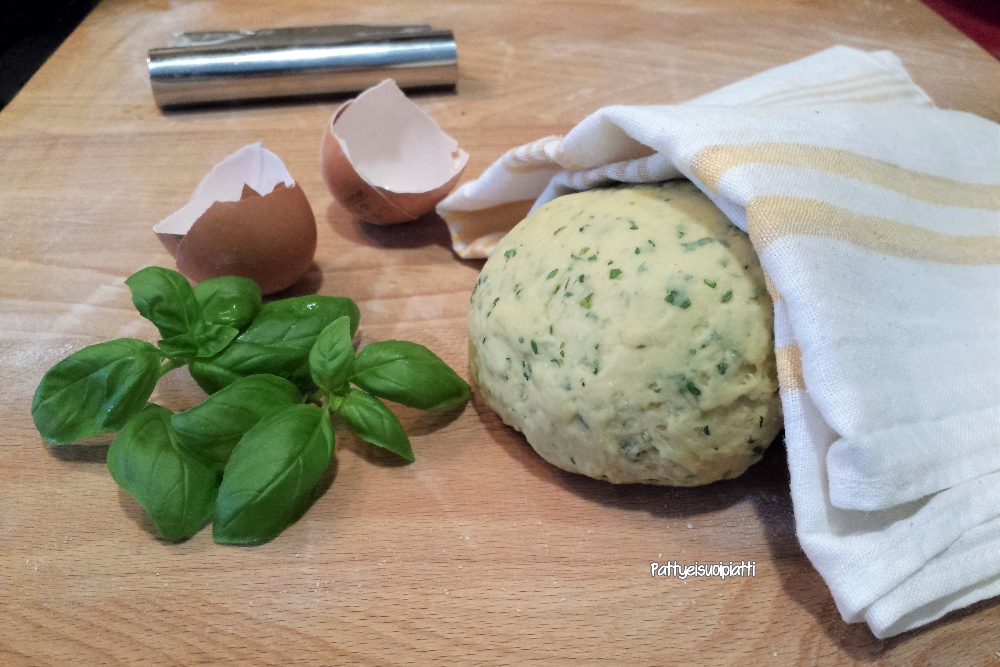frische Pasta mit Basilikumteig
