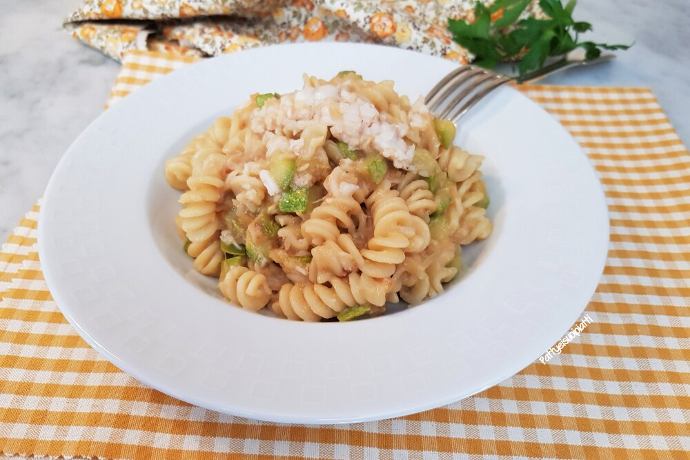 fusilli mit krabben und zucchini