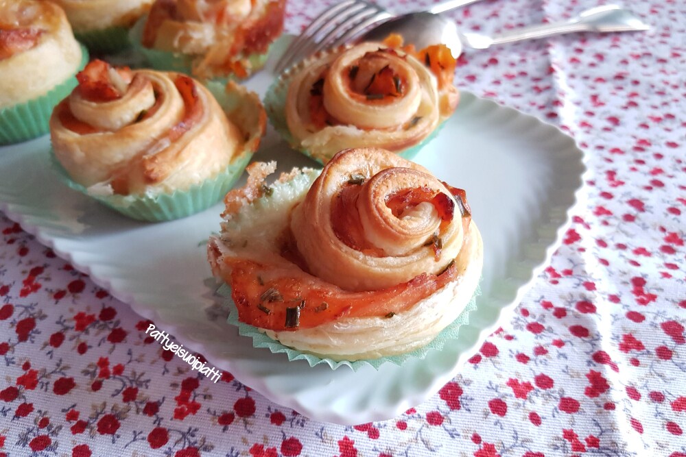 blätterteigblumen mit lachs und taleggio