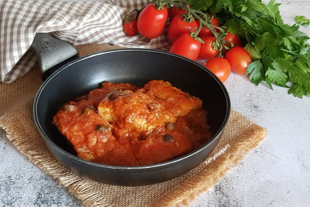 schmackhafter Kabeljau in Tomatensauce