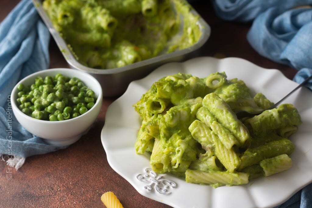 Überbackene Rigatoni mit Erbsencreme