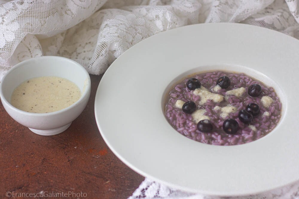 Risotto mit Heidelbeeren mit Käse und Pfeffer (Cannavacciuolo)