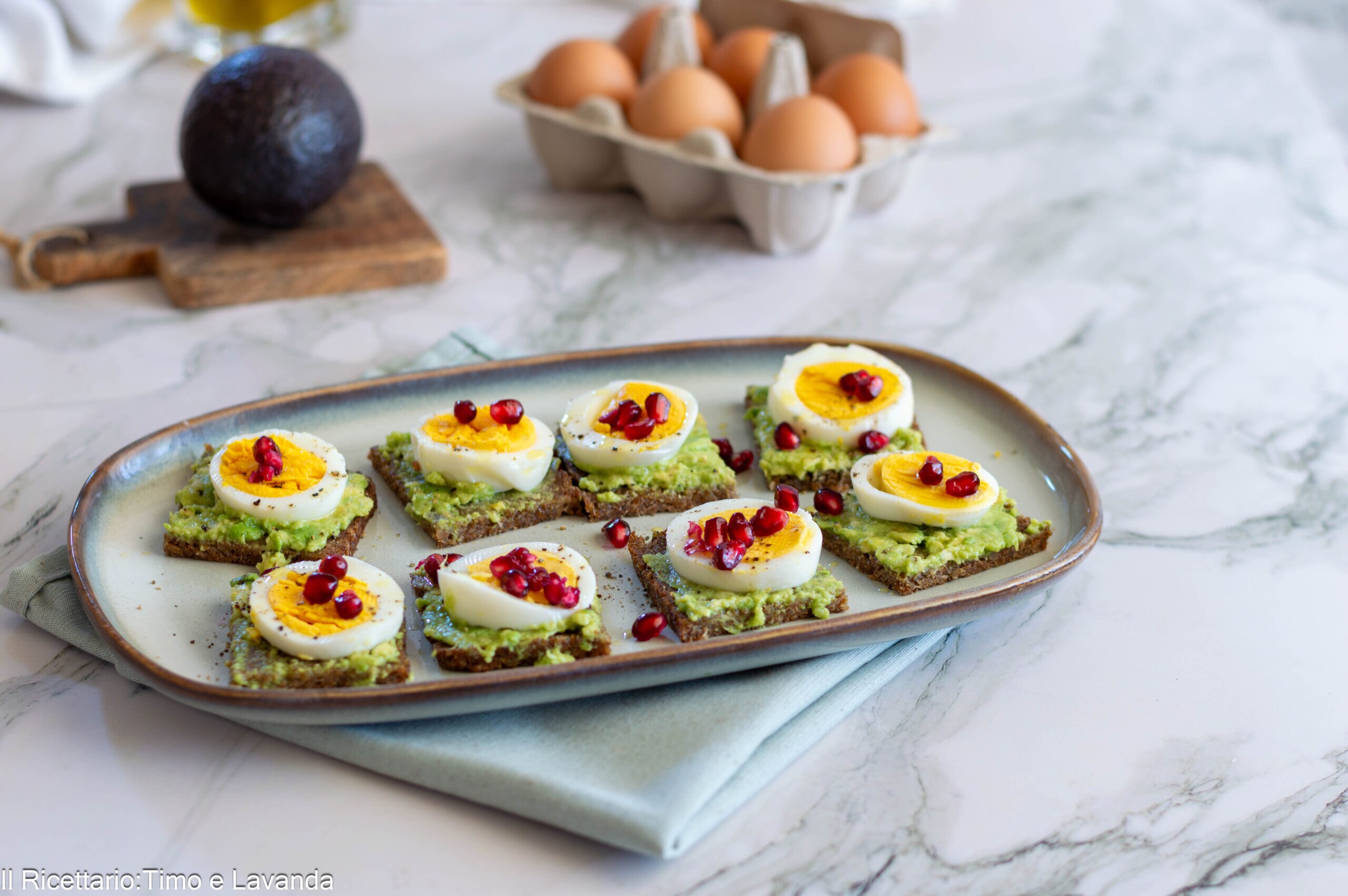 Roggenbrottartine mit Avocado und Ei