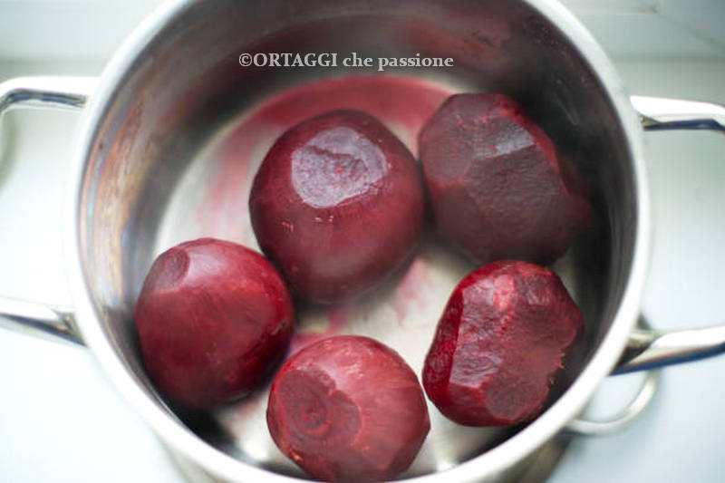 Rote Bete in Wasser gekocht