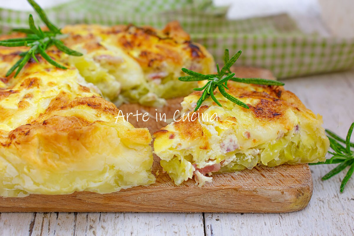 BLÄTTERTEIGKUCHEN gefüllt mit Kartoffeln, Ricotta und Speck