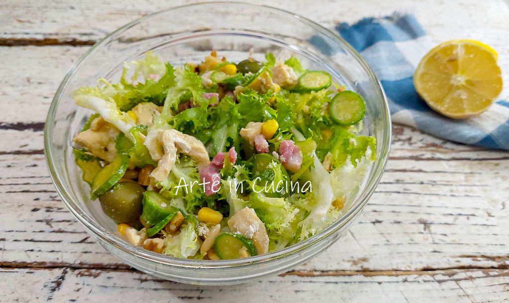 GROßER SALAT mit HUHN und ZUCCHINI