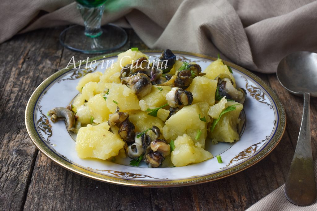 Salat aus Sconcigli und Kartoffeln einfaches Meeresrezept aus der neapolitanischen Küche