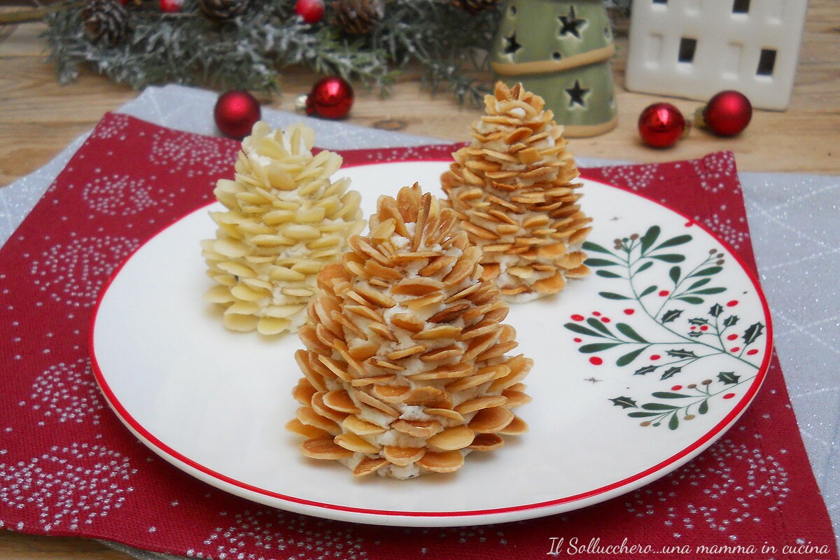 Salzige Zapfen mit Käse und Mandeln, Weihnachtsvorspeise
