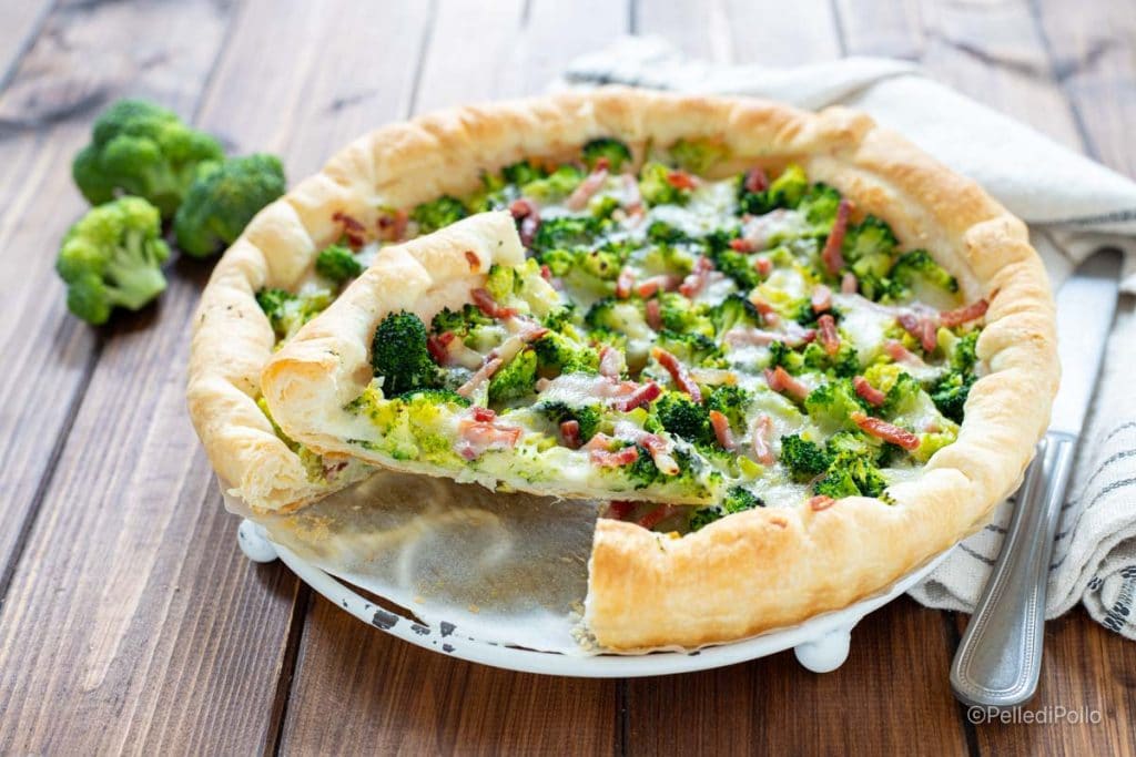 salzige Torte mit Brokkoli, Speck und Provola