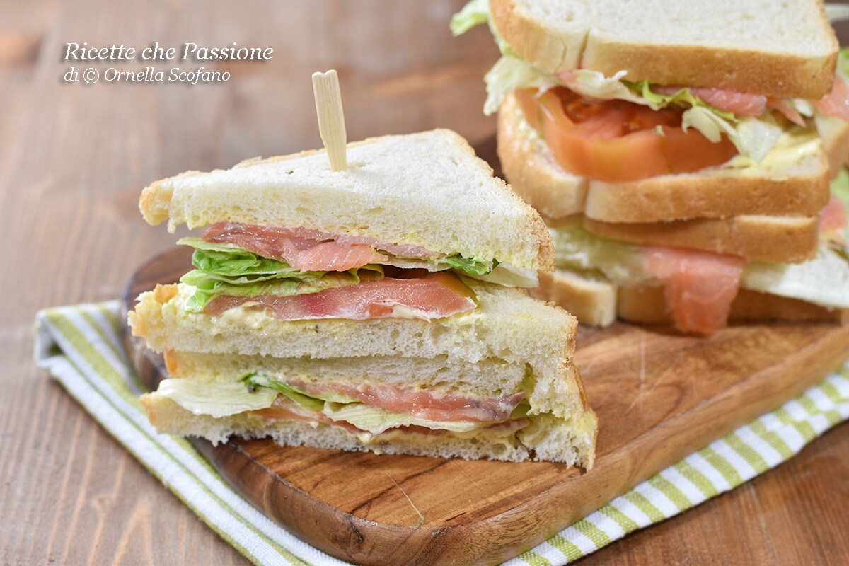 Sandwiches mit geräuchertem Lachs
