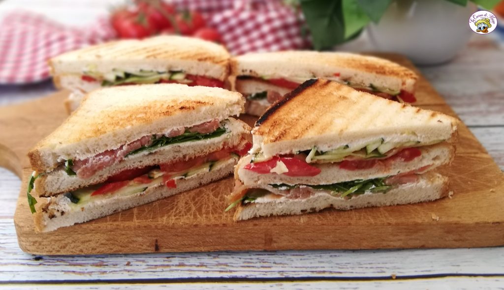 LACHS-CLUB-SANDWICH