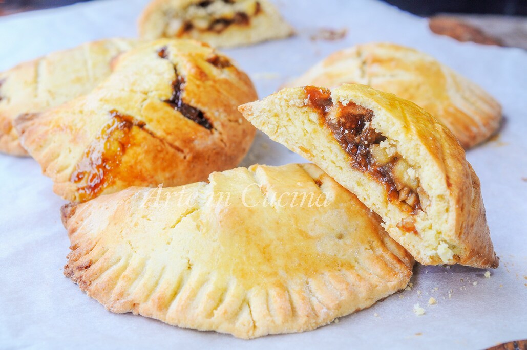 SCHÄFCHEN AUS GENGA mit Trockenfrüchten, Süßigkeiten der Befana