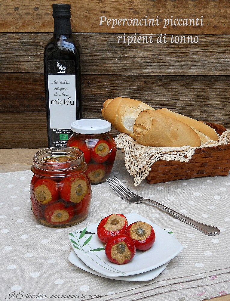 scharfe Peperoni gefüllt mit Thunfisch vert