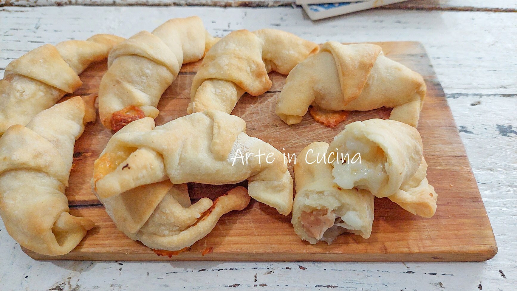 SCHNELLE CROISSANTS MIT ÖL UND MORTADELLA