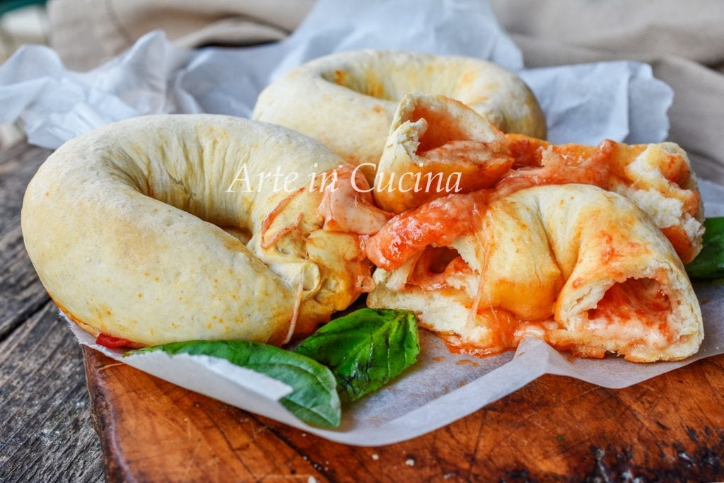 Schnelle gefüllte Pizzaringe