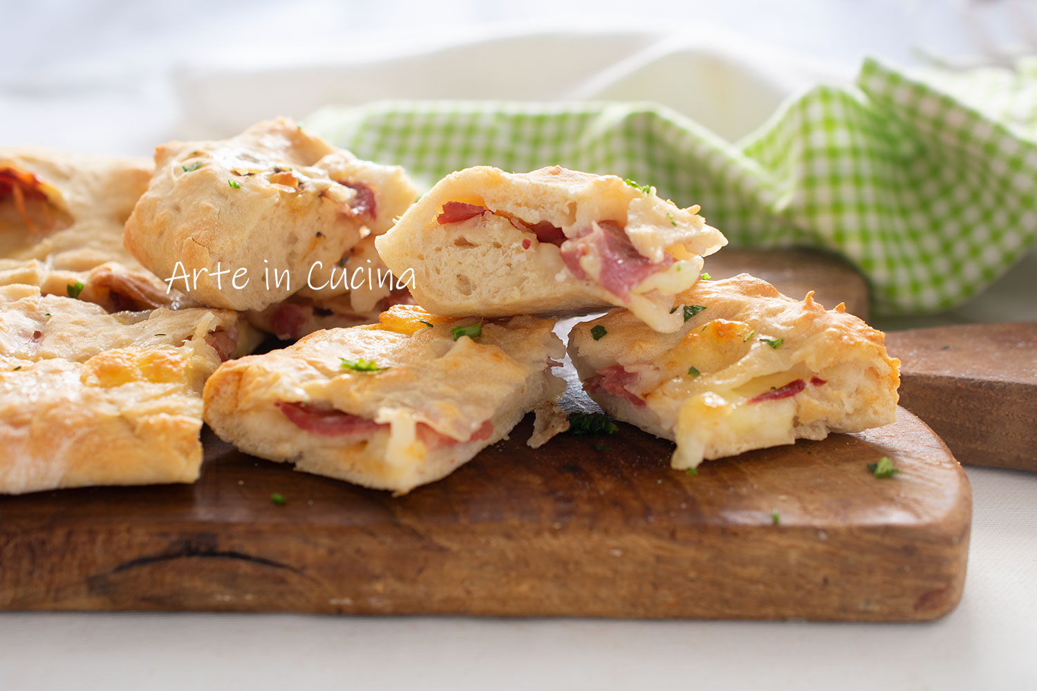 Gesteppte Focaccia mit Speck und Provola schnell