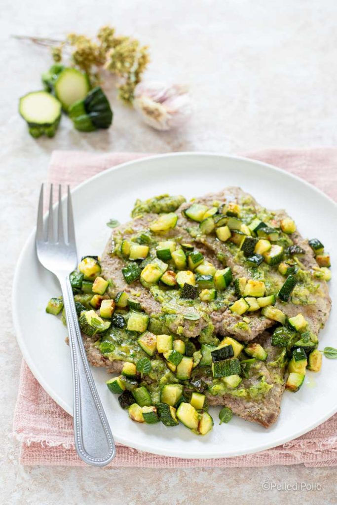 Rindfleischscheiben mit Zucchini