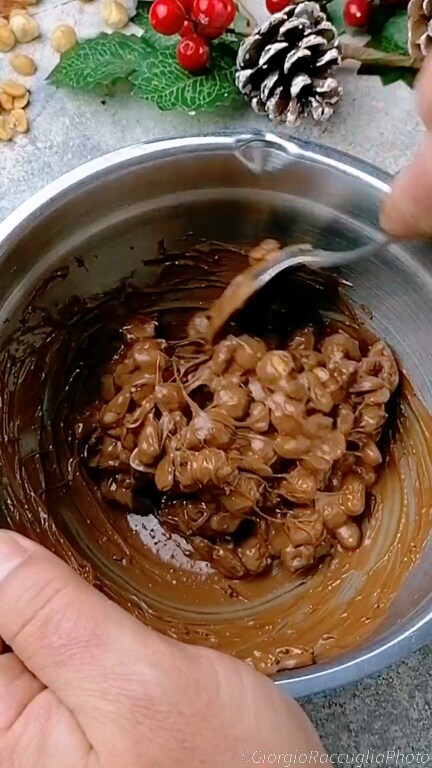 Schokolade überzogene Trockenfrüchte