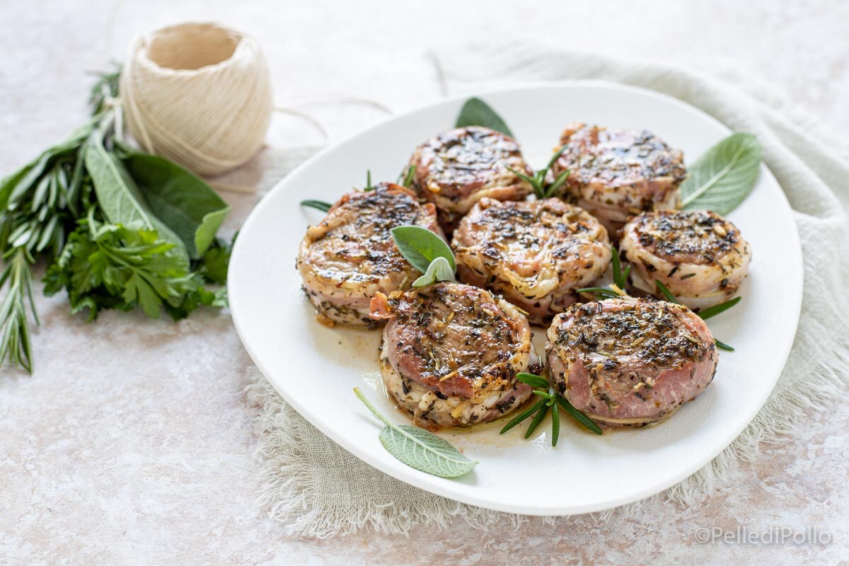 Schweinefilet mit Kräutern und Speck