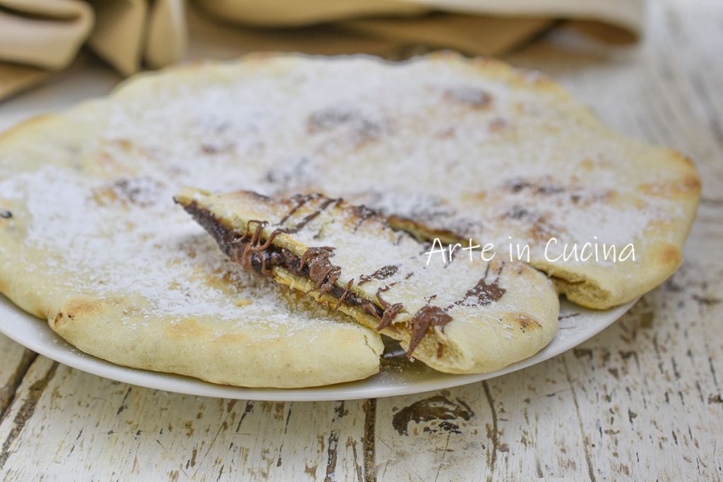 SCROCCHIARELLA mit NUTELLA süße 3 Zutaten in der Pfanne