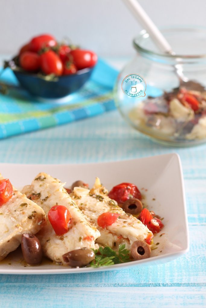 gefrorene Fischfilets im Mikrowellenglas gegart