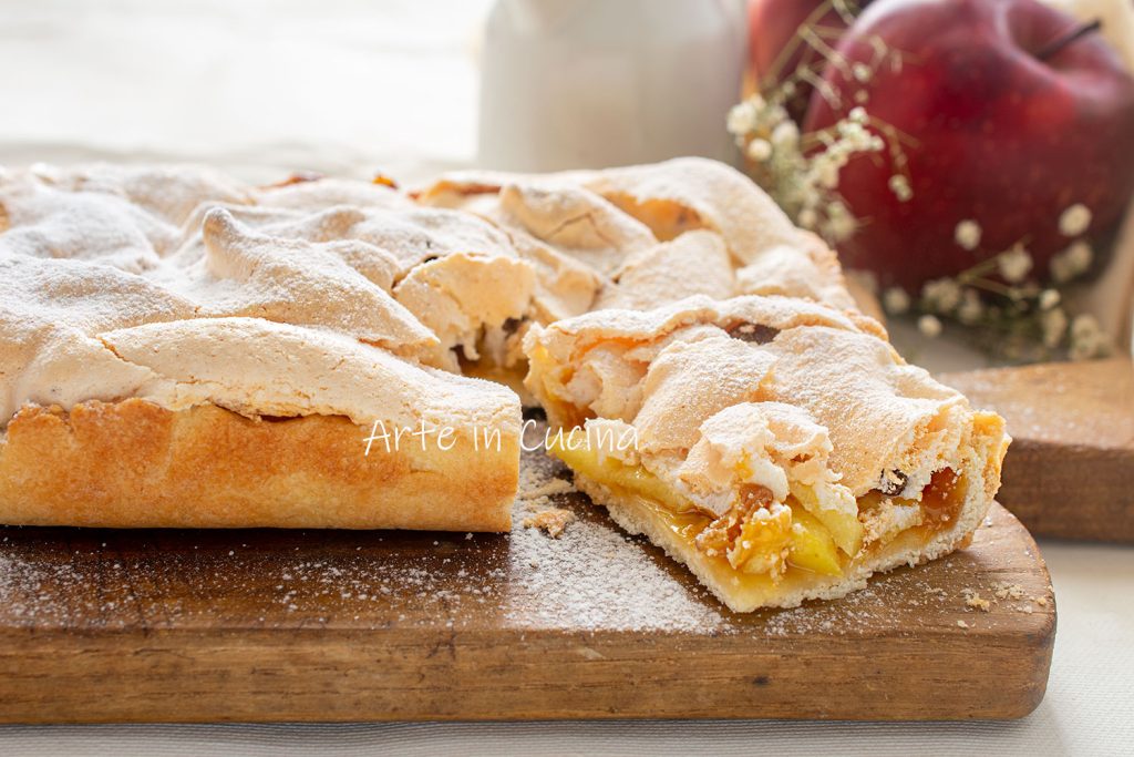 Slawischer Apfelkuchen mit Rosinen