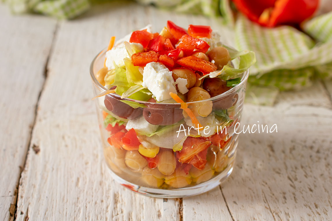 Sommerlicher Kichererbsensalat als Fingerfood