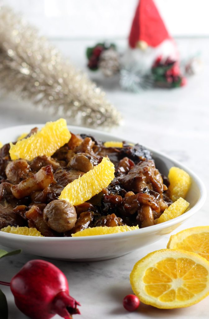 Schweinegulasch mit Kastanien und Pflaumen