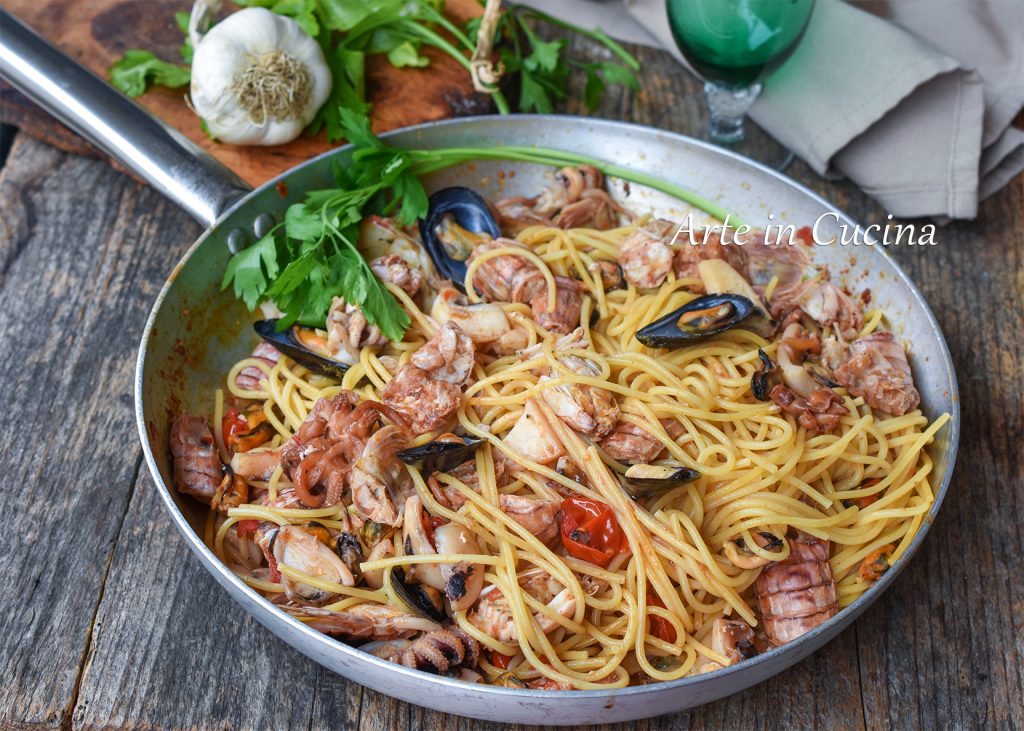 Spaghetti mit Muscheln und Sepien Meeresgericht