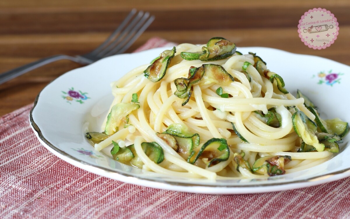 SPAGHETTI MIT ZUCCHINI das Hauptgericht, das beim ersten Bissen überzeugt