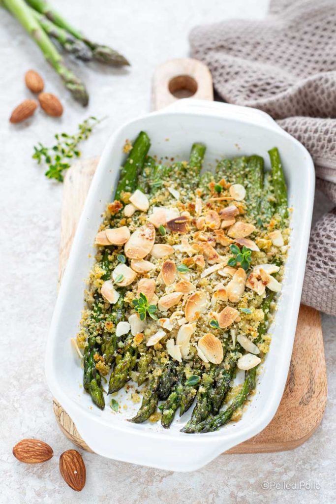 Spargel mit Mandeln und Semmelbröseln