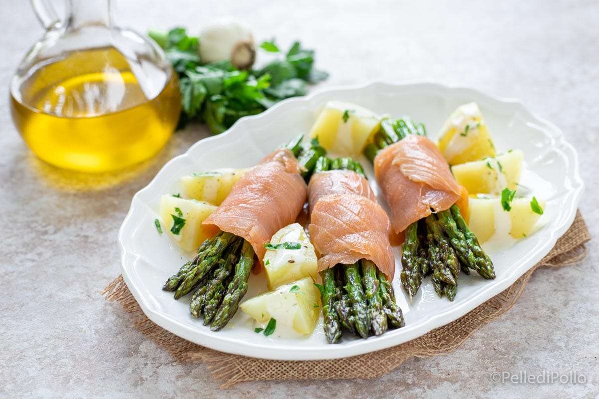 Spargelröllchen mit geräuchertem Lachs