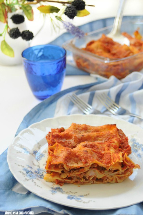 Vorgekochte Lasagne mit Fleischragout