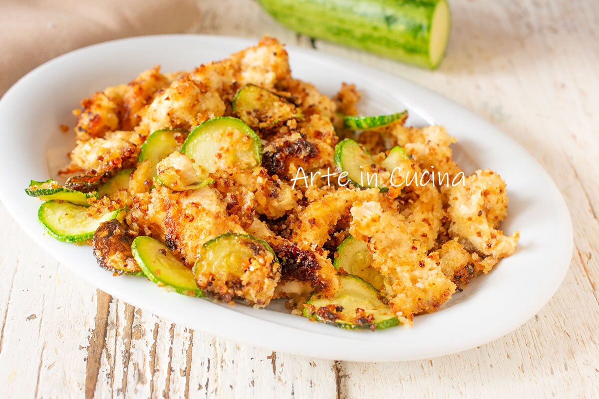 HÄHNCHENSTREIFEN mit ZUCCHINI in der Pfanne