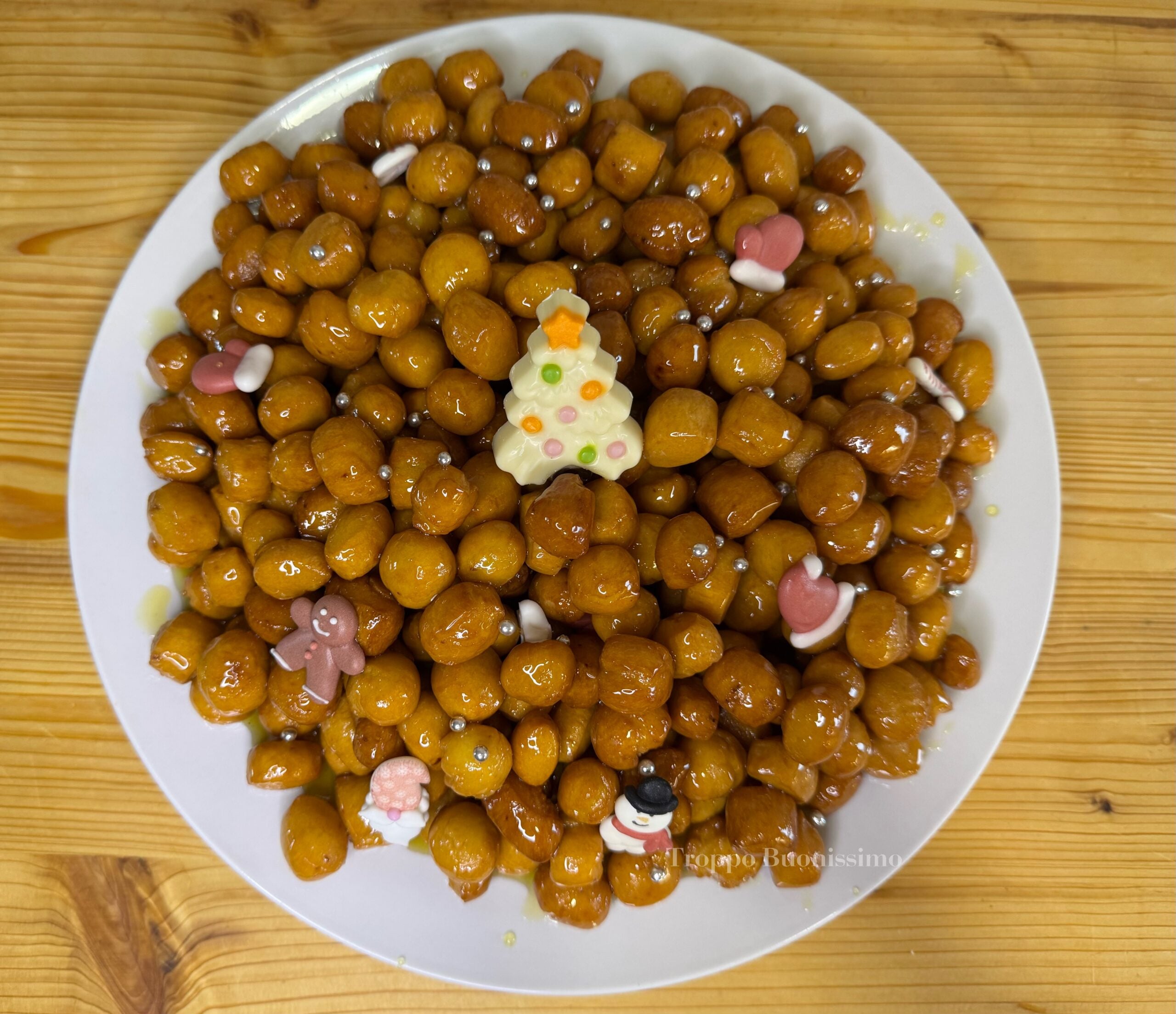 Struffoli, Cicerchiata und Pignolata: Perfekte Süßigkeiten für Ostern und die Feiertage!