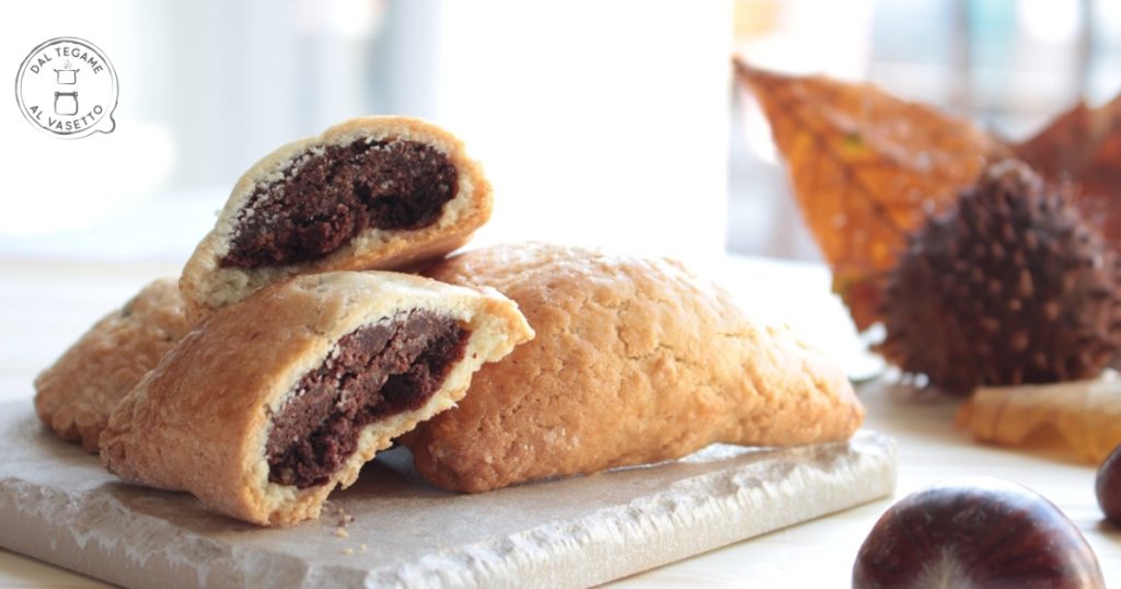 Kekse gefüllt mit Kastaniencreme und Schokolade in Ravioliform