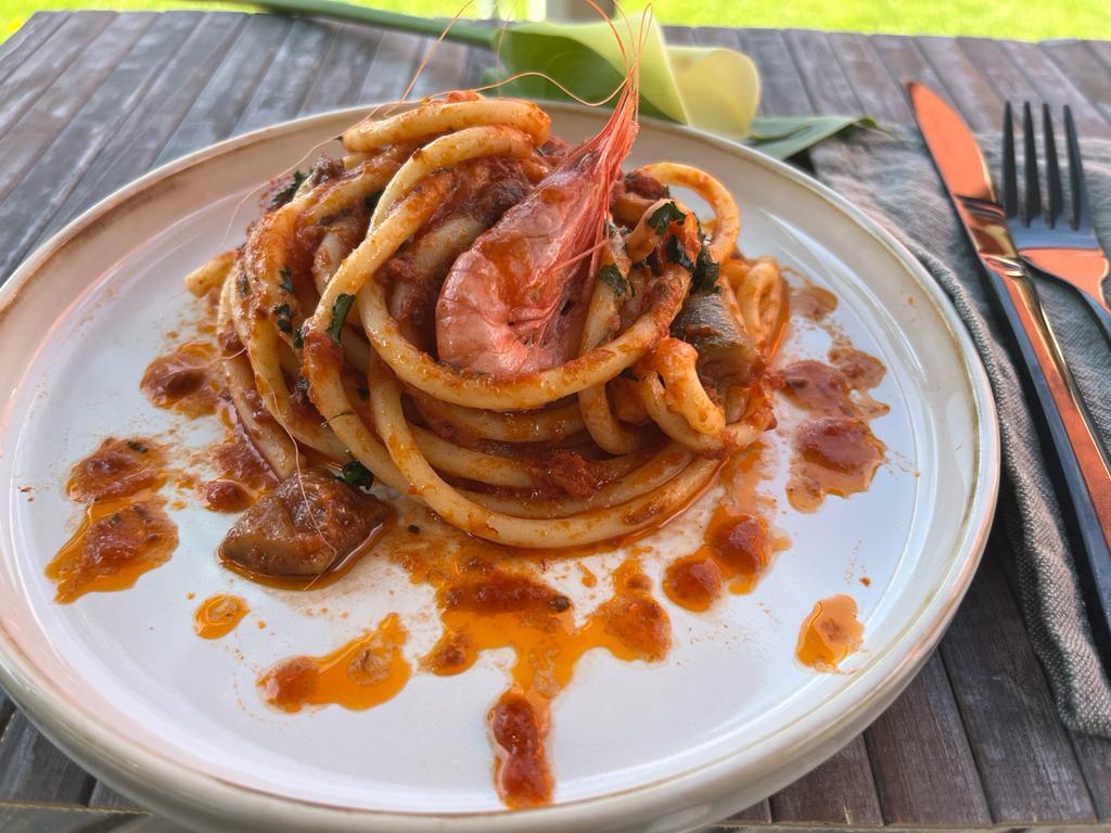 Bucatini mit roter Garnele aus Mazara Sauce