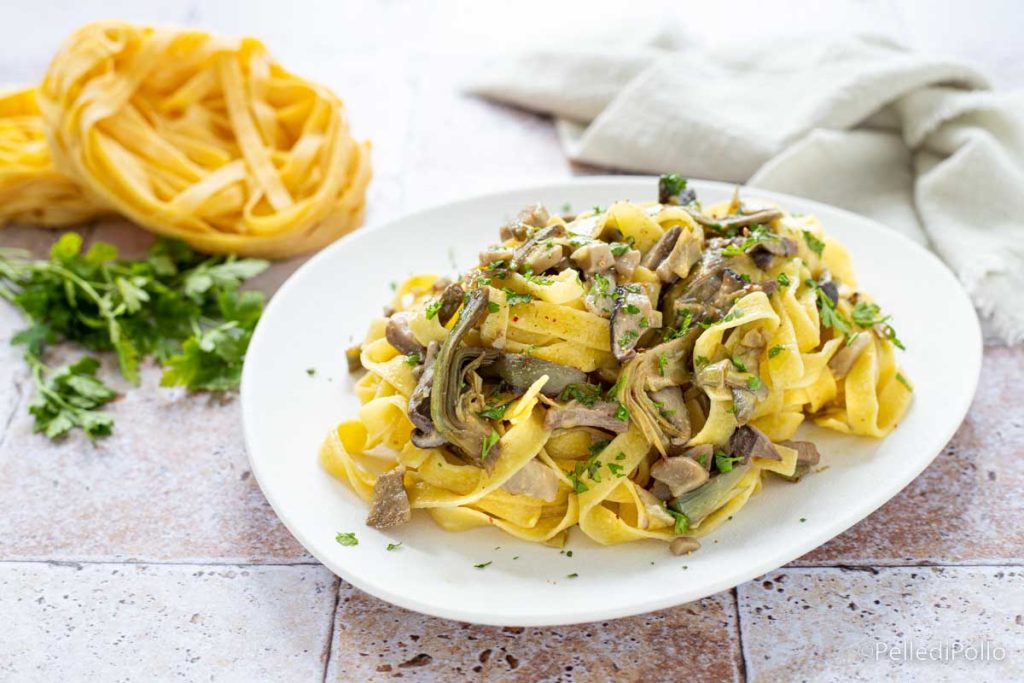 tagliatelle mit Artischocken und Pilzen