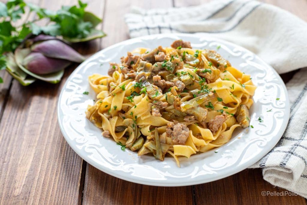 tagliatelle mit Artischocken und Wurst