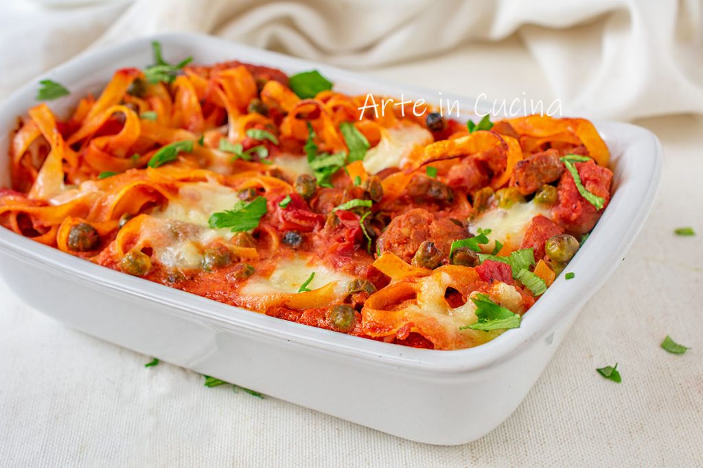 Tagliatelle Würstchen und Erbsen aus dem Ofen