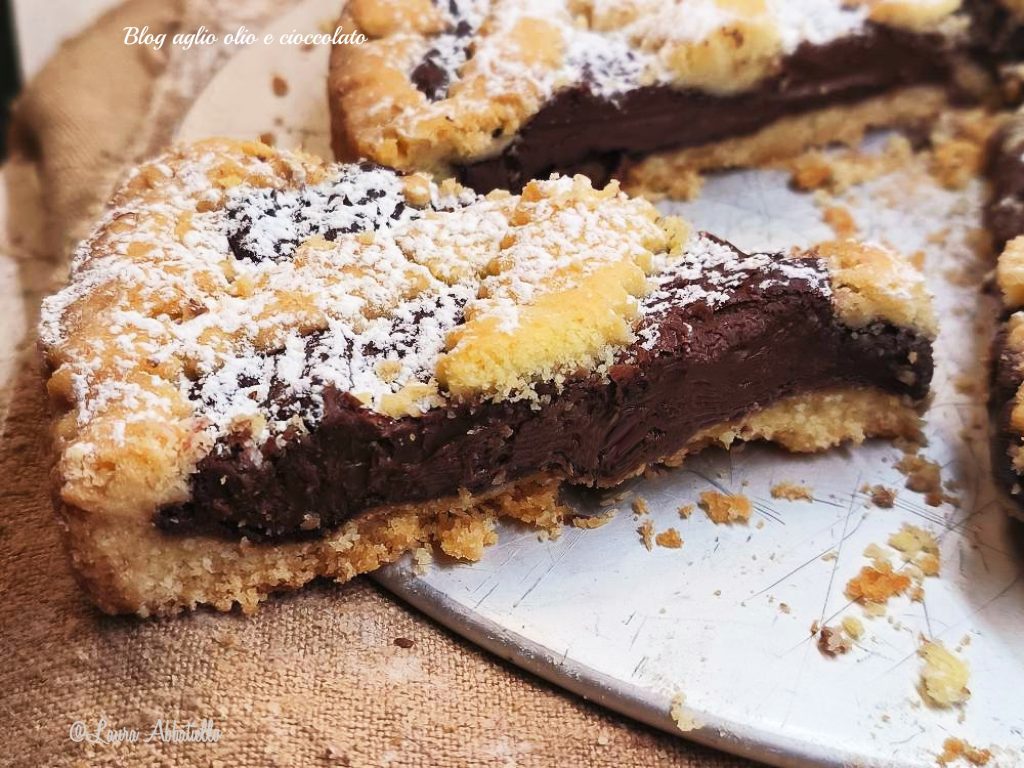 Nutella-Tarte mit Reismehl, das nicht austrocknet und mit einem Trick knusprig und cremig bleibt, ein einfaches und leckeres Dessert, das sowohl von Erwachsenen als auch von Kindern geliebt wird