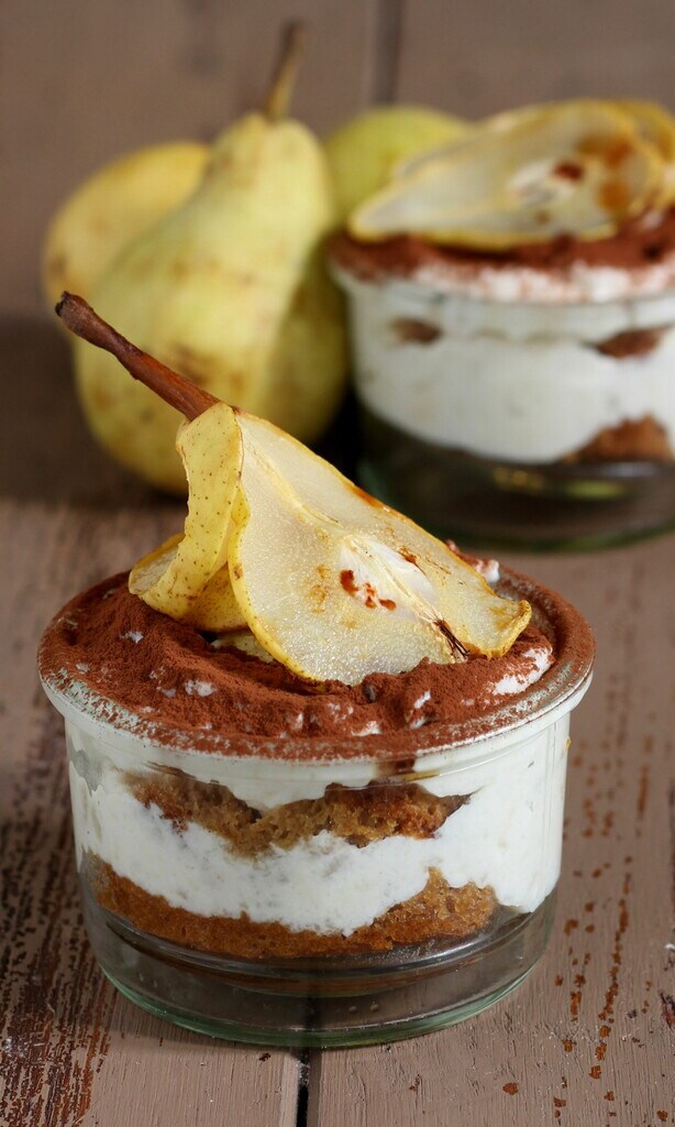 Tiramisù mit Ricotta-Creme und Birnen