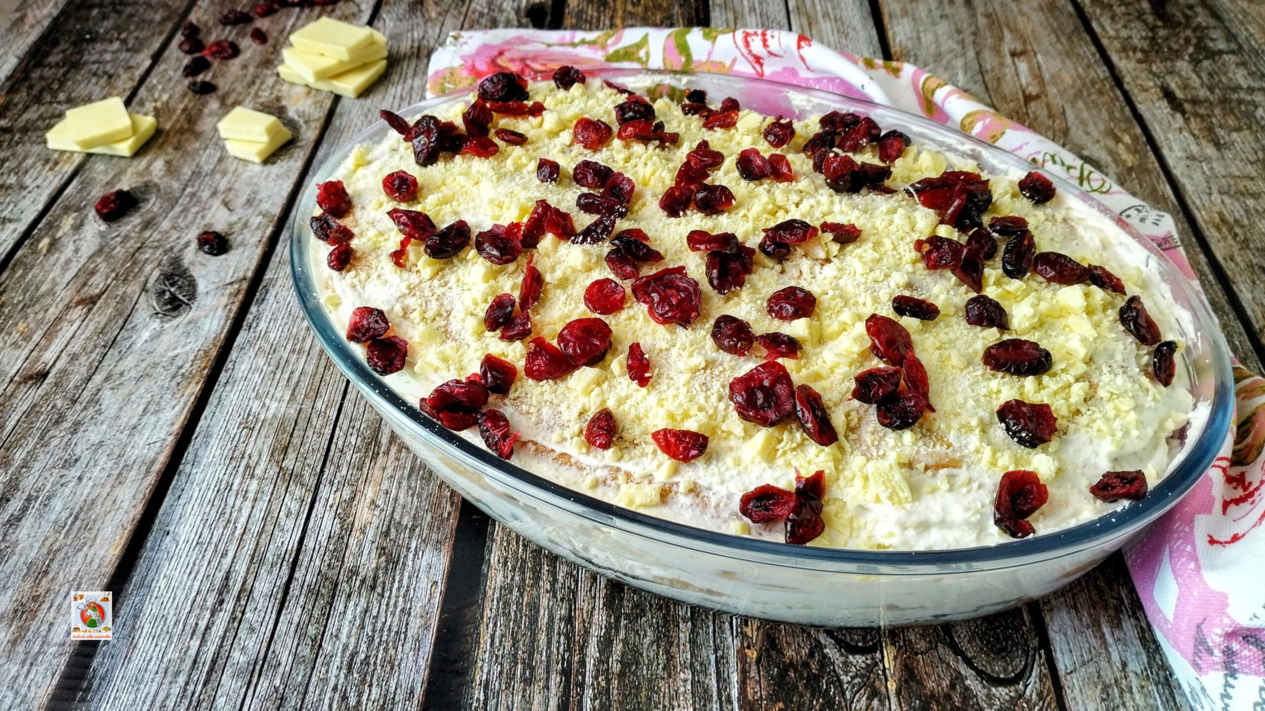 Tiramisu mit Heidelbeeren und weißer Schokolade: die frische und köstliche Variante, die Sie nicht erwarten.