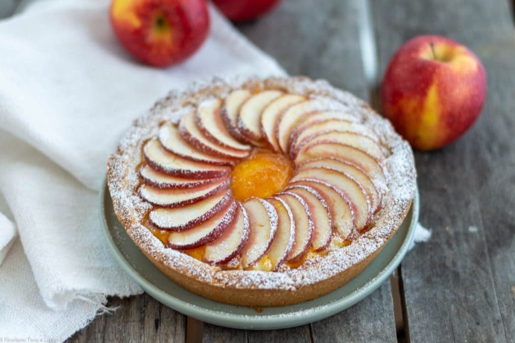 Torte mit Ricotta und Äpfeln