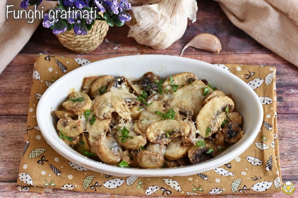 überbackene Pilze mit Parmesankäse im Ofen herbstliches Rezept mit Champignon-Pilzen der Maiskorn