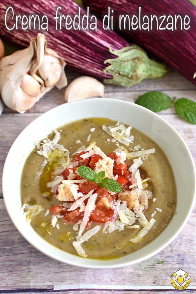 v_ kalte Auberginencremesuppe Gazpacho aus Auberginen sommerliche Cremesuppe mit Kirschtomaten und Grana il chicco di mais
