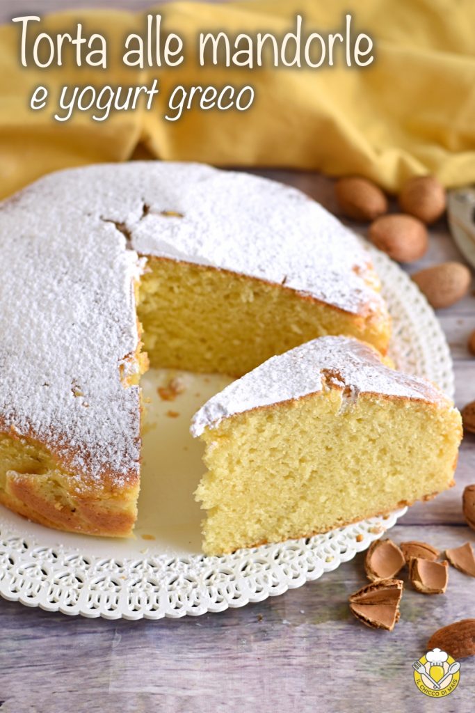 v_ Mandelkuchen mit griechischem Joghurt, hoch und weich, Frühstückskuchen ohne Butter, il chicco di mais