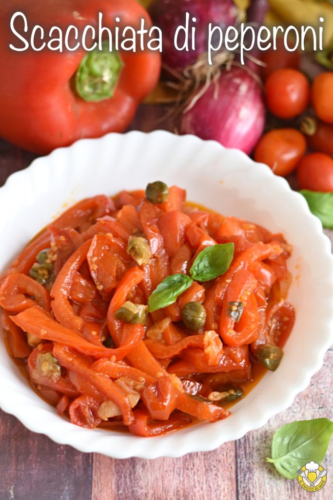 v_ pugliese Paprikagemüse Rezept aus Taranto und Salento Paprika in der Pfanne mit Kapern