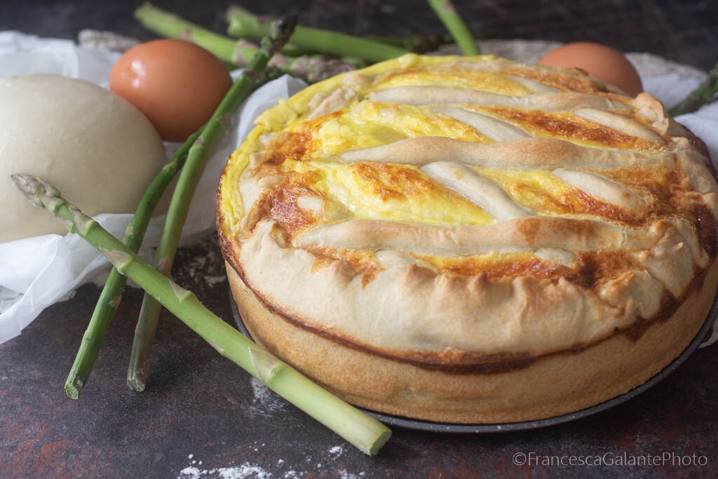 Spargelquiche mit Ricotta und Mozzarella