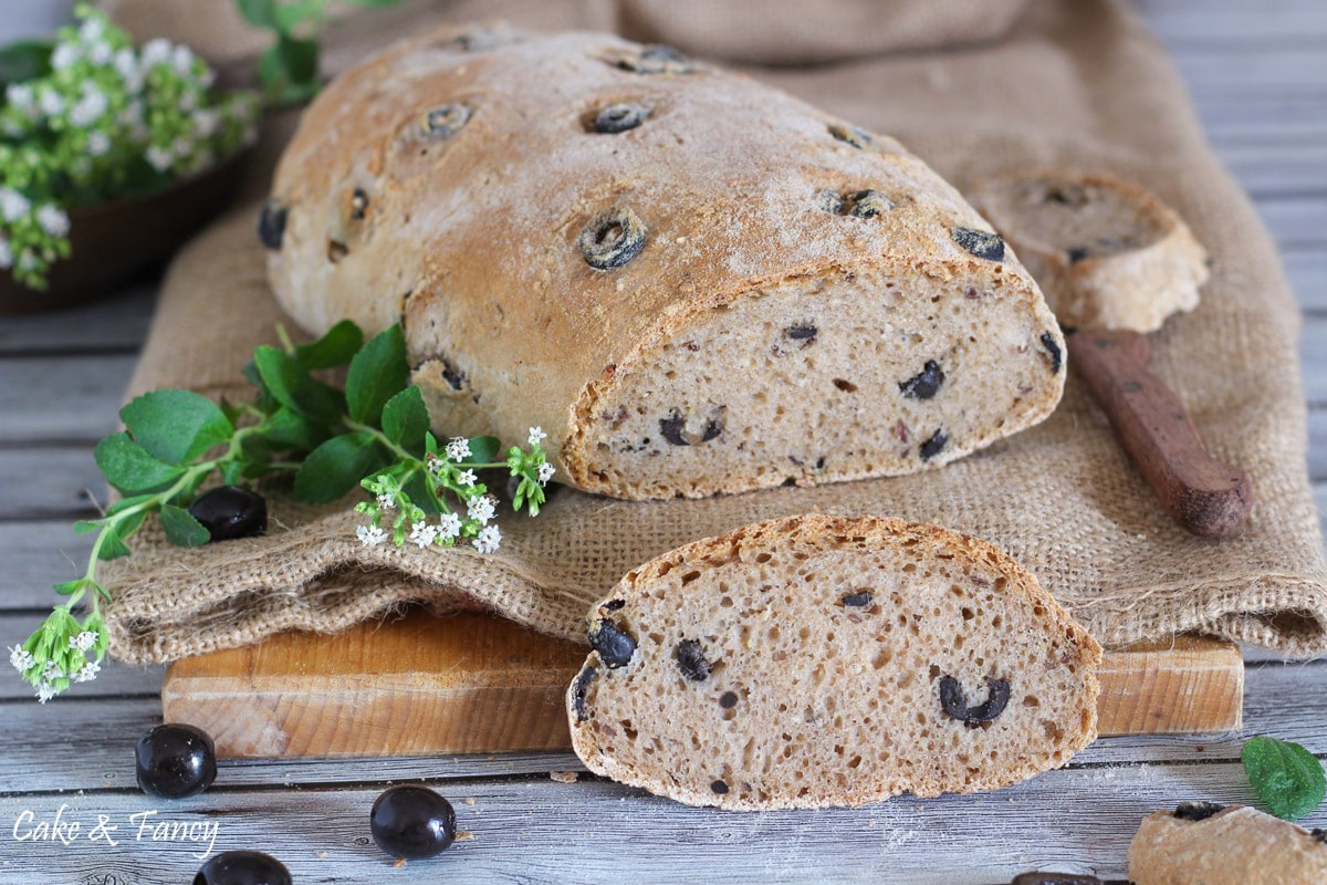 Vollkornbrot mit Oliven